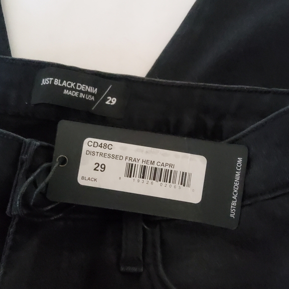 New Just Black Denim Distressed Fray Hem Capri Crop Black Jeans Size 29 - Picture 7 of 10